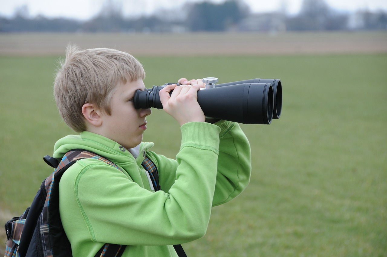 kid with binoculars